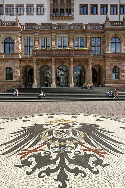 Mosaik  Reichsadler des deutschen Kaiserreichs ab 1888  Wappeninsel  Neues Rathaus  Schlossplatz  Wiesbaden  Hessen  Deutschland