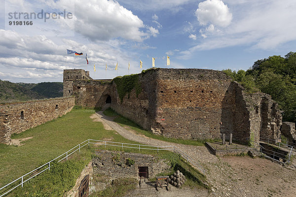 Innere Vorburg mit Uhrturm  Burg Rheinfels  Unesco-Welterbe Oberes Mittelrheintal  bei St. Goar  Rheinland-Pfalz  Deutschland