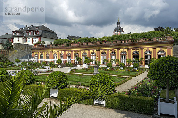 Untere Orangerie  barocker Schlossgarten  Weilburger Schloss  Altstadt  Weilburg  Hessen  Deutschland