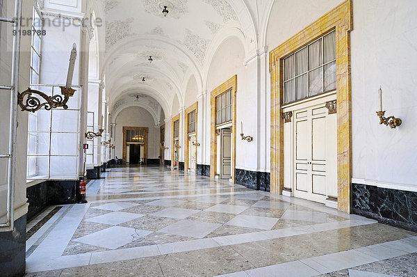 Museum Palast Schloß Schlösser Kampanien Italien Neapel Palazzo Reale