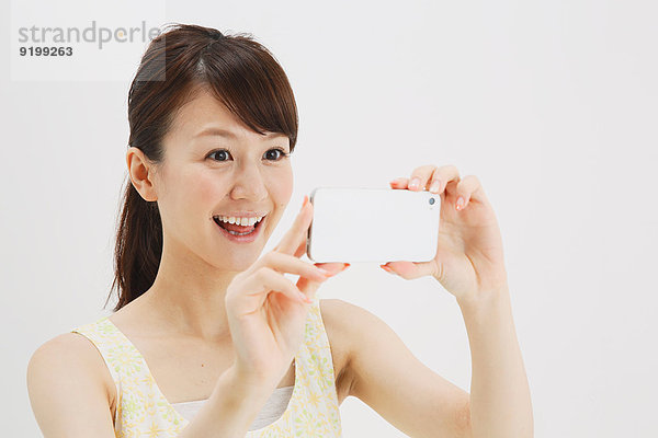 junge Frau junge Frauen weiß Hintergrund 1 Kleid japanisch Stück Smartphone