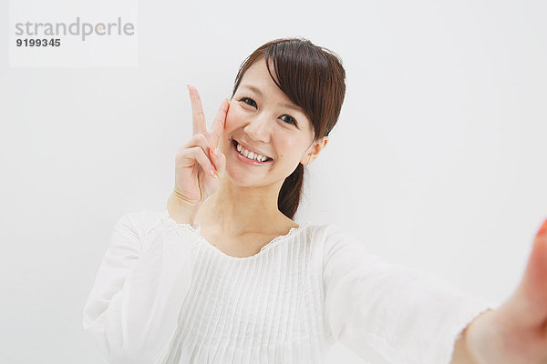 junge Frau junge Frauen weiß Hemd Hintergrund japanisch