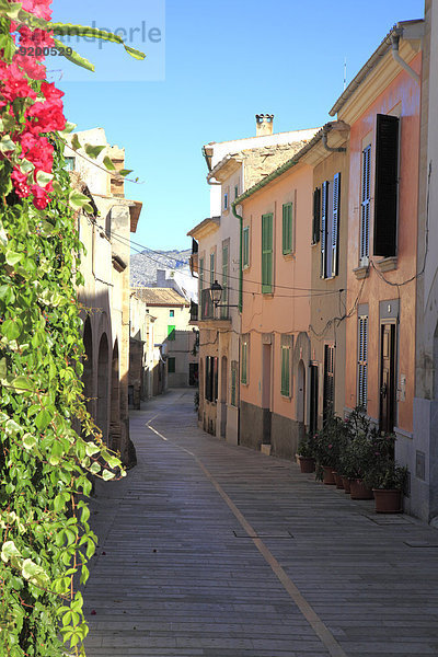 Gebäude Gasse Stadt Alcudia Mallorca alt Spanien