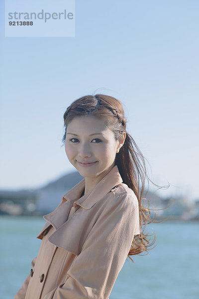 Portrait Frau lächeln japanisch