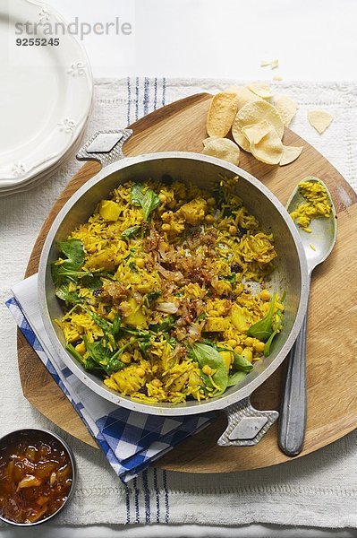 Curryreis mit Kartoffeln  Spinat und Kichererbsen