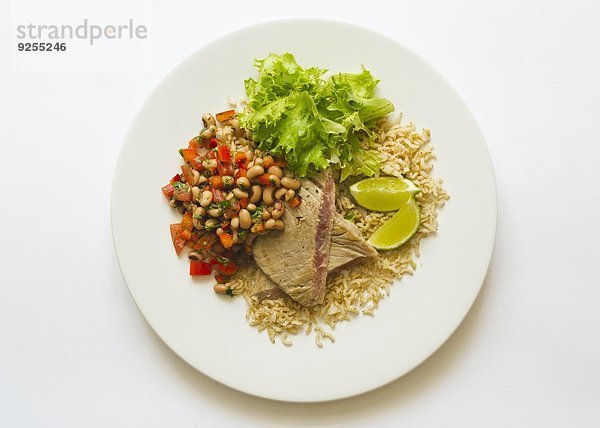 Thunfischsteaks mit Bohnen-Tomaten-Salat und Reis