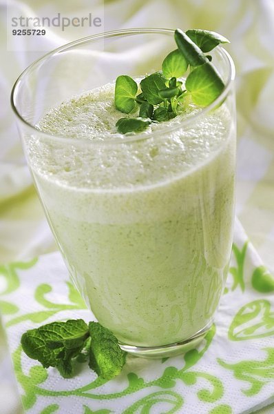 Grüner Drink mit Joghurt