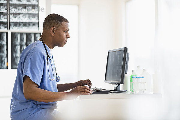 benutzen Arzt Krankenhaus Tablet PC