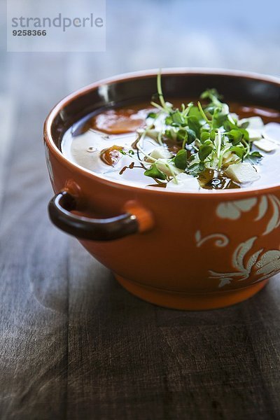 Linsensuppe mit Möhren  Feta und Kresse