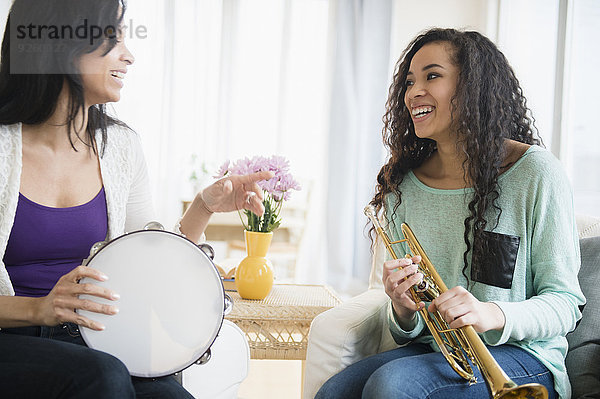 Zusammenhalt Musik Tochter Mutter - Mensch Klassisches Konzert Klassik spielen