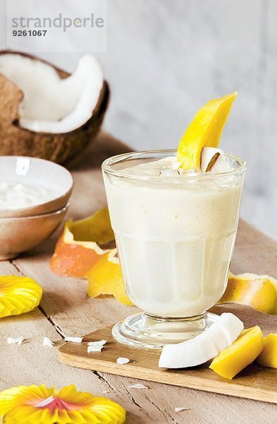 Mango-Kokos-Smoothie mit Joghurt