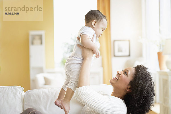 Couch mischen Mutter - Mensch Baby Mixed spielen