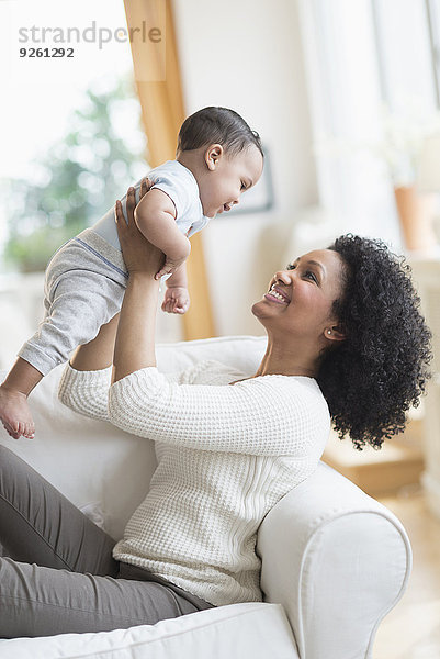 Couch mischen Mutter - Mensch Baby Mixed spielen