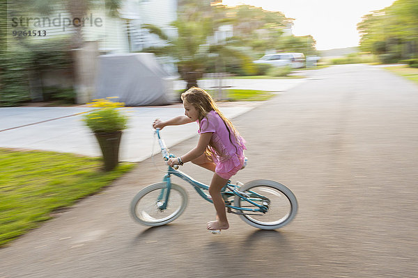 Europäer fahren Straße Fahrrad Rad Mädchen