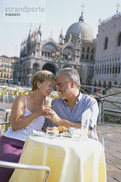 Senior Senioren Weg Cafe essen essend isst Venetien Markusplatz