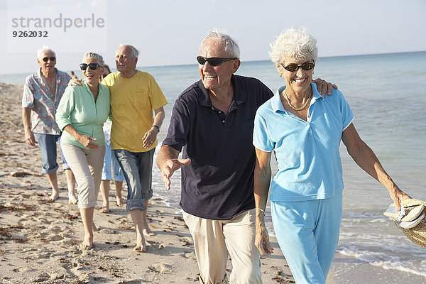 Senior Senioren gehen Strand