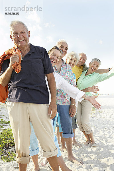 Senior Senioren Freundschaft lächeln Strand