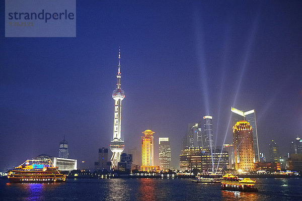 hoch oben Skyline Skylines beleuchtet Nacht Großstadt China Shanghai