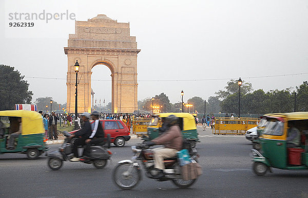 Delhi Hauptstadt Straße beschäftigt Großstadt Ignoranz Eingang Indien