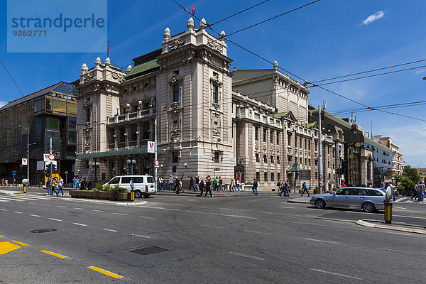 Serbien  Belgrad  Platz der Republik mit Nationaltheater