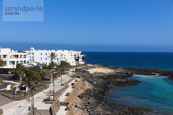 Spanien  Kanarische Inseln  Lanzarote  weiße Häuser an der Costa Teguise
