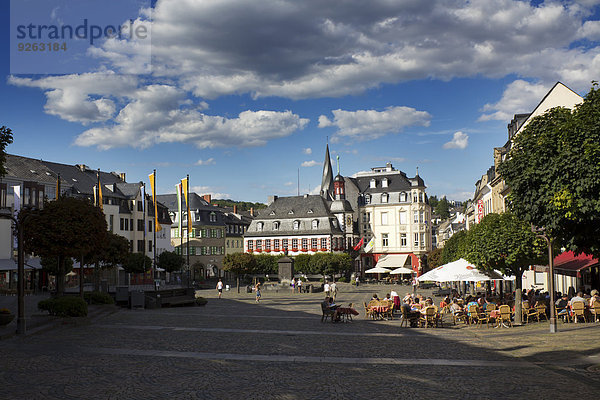 Deutschland  Rheinland-Pfalz  Mayen  Marktplatz mit Rathaus