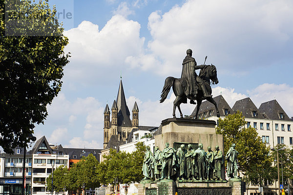 Deutschland  Köln  Heumarkt und Friedrich-Wilhelm-Denkmal