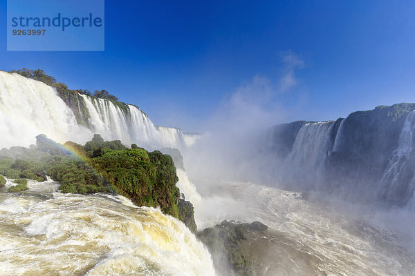 Südamerika  Brasilien  Parana  Iguazu Nationalpark  Iguazu Falls  Regenbogen