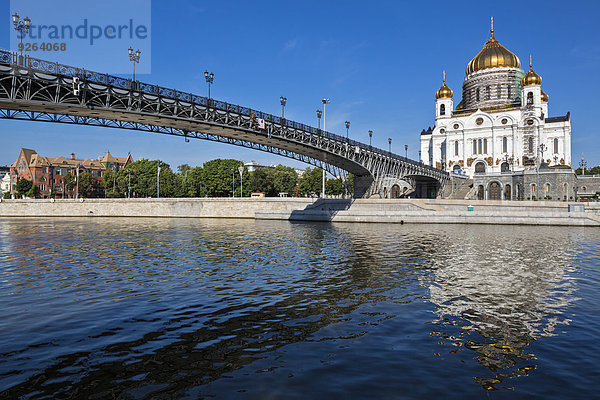 Russland  Moskau  Christ-Erlöser-Kathedrale und Patriarchenbrücke über den Moskwa-Fluss