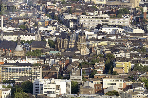 Deutschland  Aachen  Luftaufnahme der Innenstadt mit Dom