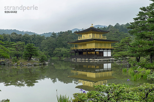 Japan  Kyoto  Kinkaku-ji  Kinkaku  Goldener Pavillon und Teich