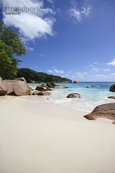 Seychellen  Praslin Island  Blick auf den Strand von Anse Lazio