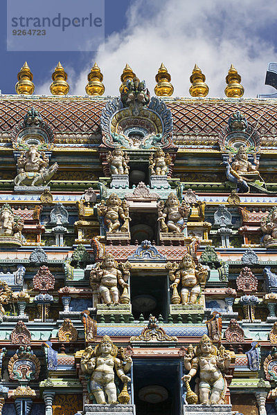 Seychellen  Insel Mahe  Victoria  Hindu-Tempel  Fassade mit Figuren