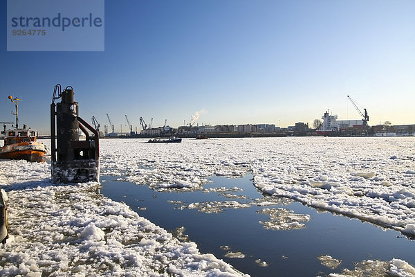 Deutschland  Hamburg  Hamburger Hafen  Elbe im Winter