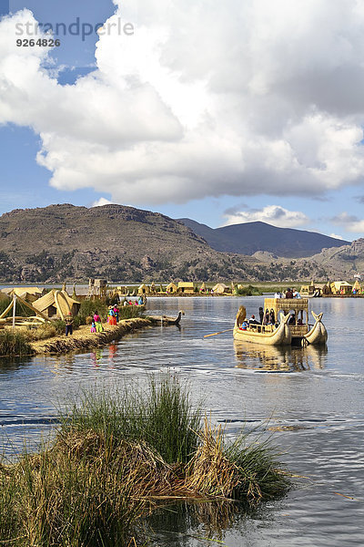 Südamerika  Peru  Uros auf den schwimmenden Inseln des Titicacasees