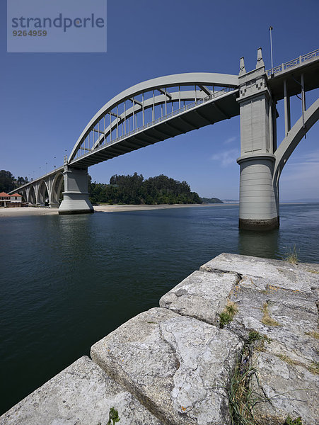 Spanien  Galizien  Provinz A Coruna  Brücke über den Fluss Ría de Betanzos