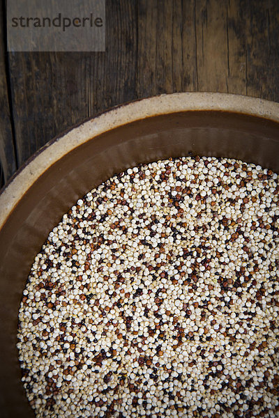 Bio Quinoa  Chenopodium quinoa  Tricolour  in einer Schale