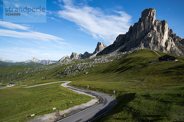 Italien  Venetien  Provinz Belluno  Giau Pass vor dem Monte Nuvolau