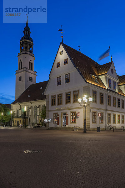 Deutschland  Niedersachsen  Celle  Marienkirche und Altes Rathaus  Blaue Stunde