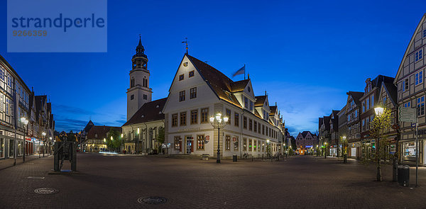 Deutschland  Niedersachsen  Celle  Marienkirche und Altes Rathaus  Blaue Stunde