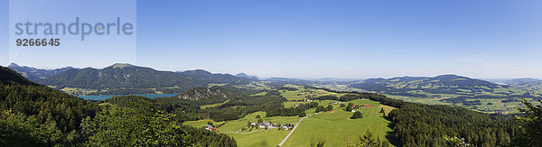 Österreich  Salzburger Land  Salzkammergut  Blick auf den Fuschlsee links  Filbing  Thalgau  Irrsee rechts  Panorama