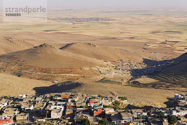 Türkei  Mardin  Stadtbild mit mesopotamischer Ebene