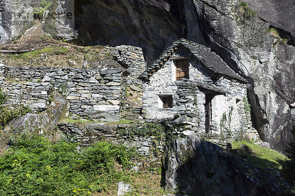 Schweiz  Tessin  Valle Maggia  Cevio  Bignasco  Historische Stätte Sott Piodau  Doerrhaus  Lagerhaus