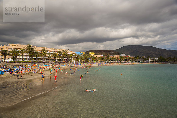 Spanien  Kanarische Inseln  Teneriffa  Playa de las Americas  Strand und bewölkter Himmel