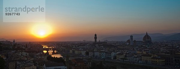 Panoramastadtbild bei Sonnenuntergang  Florenz  Toskana  Italien