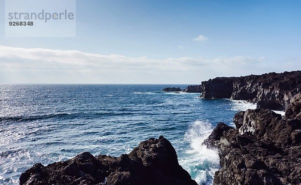 Meer und Felsenküste  Lanzarote  Kanarische Inseln  Spanien