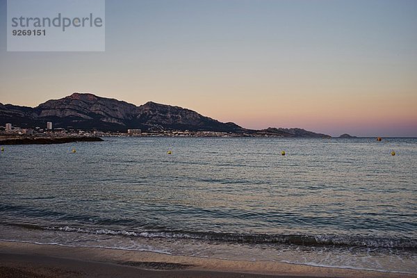 Blick auf das Meer bei Sonnenuntergang  Marseille  Frankreich