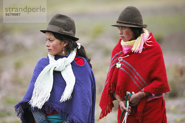 Mädchen mit traditionellem Filzhut  Volk der Puruhá  Kichwa  Provinz Chimborazo  Ecuador