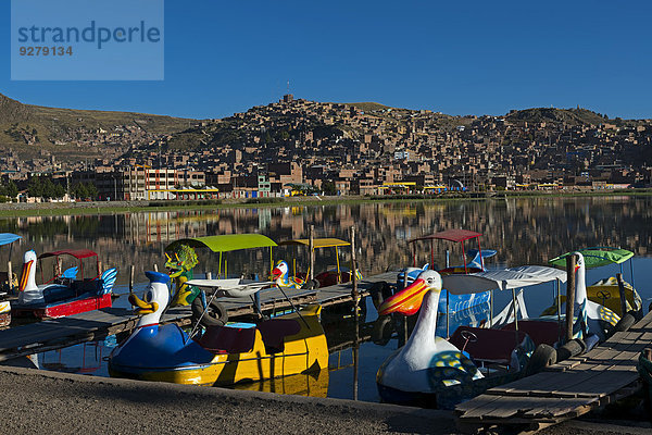 Boote im Hafen am Titicaca-See  Puno  Peru
