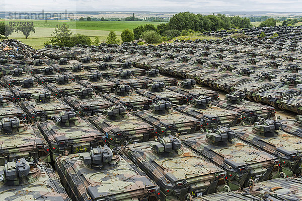 Schützenpanzer vom Typ Marder warten auf ihre Verschrottung  Rockensußra  Thüringen  Deutschland